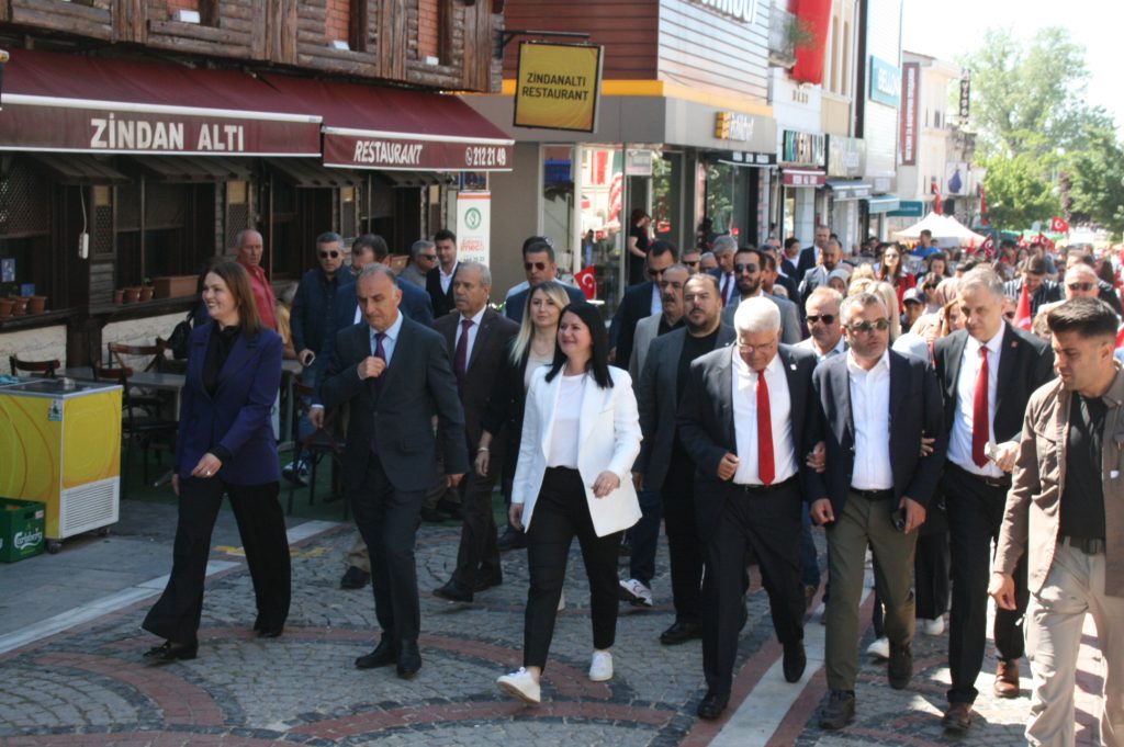 Gençliğin bayramı kortejle başladı | Edirne Ahval Gazetesi IMG 2381 | Edirne Ahval Gazetesi