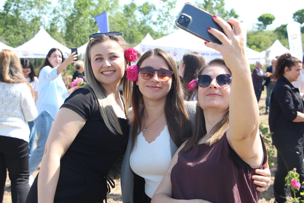 Edirne Gülü’ne coşkulu hasat! | Edirne Ahval Gazetesi IMG 5695 | Edirne Ahval Gazetesi