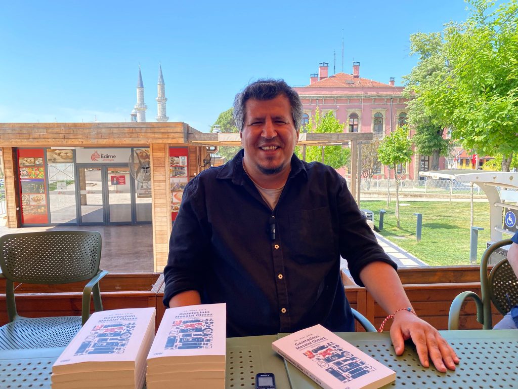 Kitabını Edirne basınına ithaf etti | Edirne Ahval Gazetesi WhatsApp Image 2025 05 06 at 15.03.50 | Edirne Ahval Gazetesi
