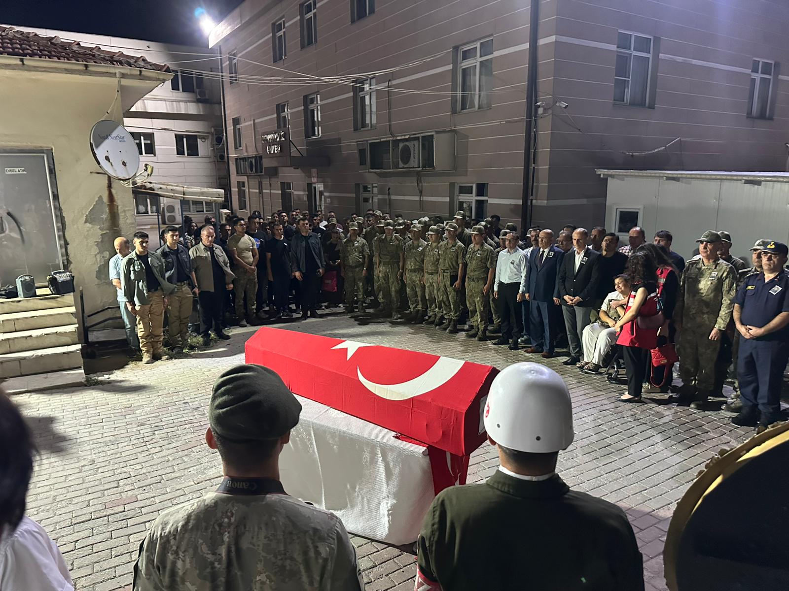 Uzunköprü’de şehit düşen Mehmetçik dualarla uğurlandı