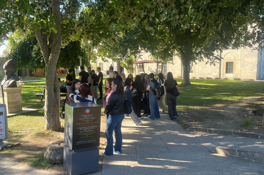 Yeni öğrencilere 'kültürel' oryantasyon | Edirne Ahval Gazetesi WhatsApp Image 2025 09 22 at 16.14.29 | Edirne Ahval Gazetesi