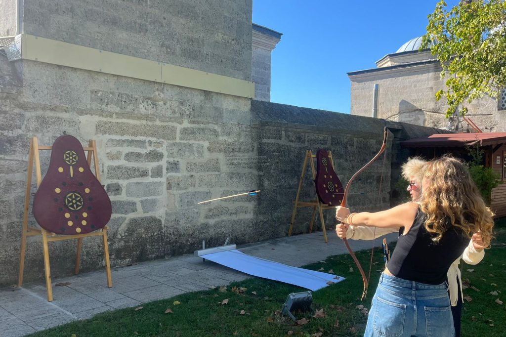 Yeni öğrencilere 'kültürel' oryantasyon | Edirne Ahval Gazetesi WhatsApp Image 2025 09 22 at 16.14.30 1 | Edirne Ahval Gazetesi