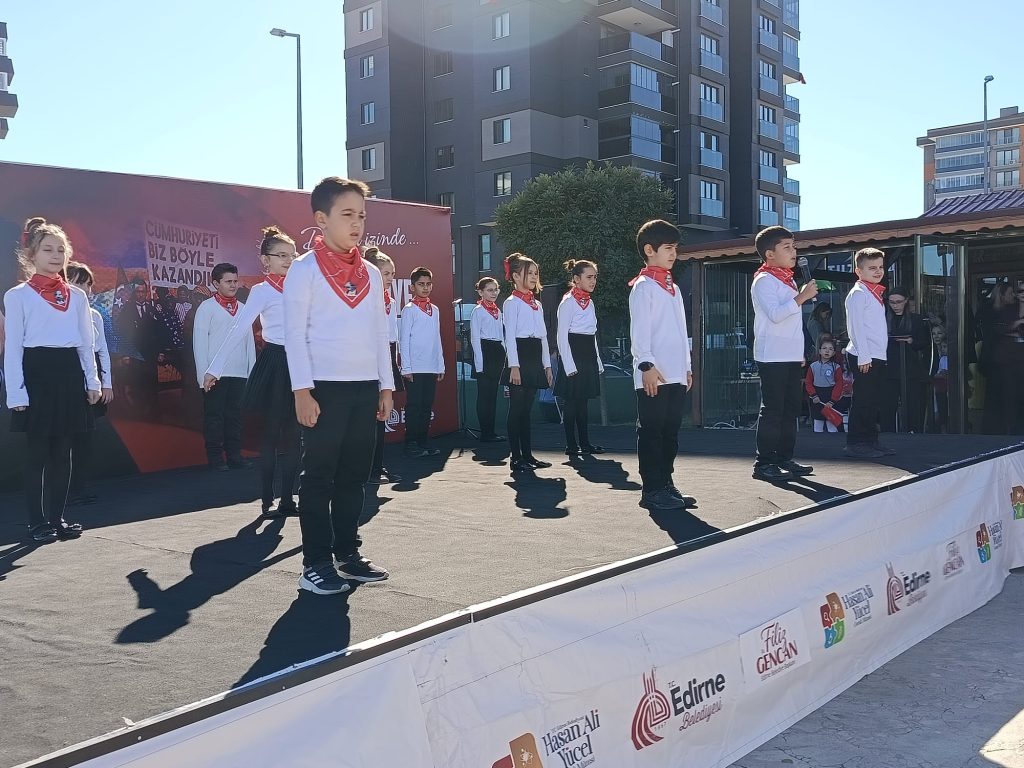 Belediyeden çocuklara renkli bayram etkinliği | Edirne Ahval Gazetesi WhatsApp Image 2025 10 29 at 15.05.57 2 | Edirne Ahval Gazetesi