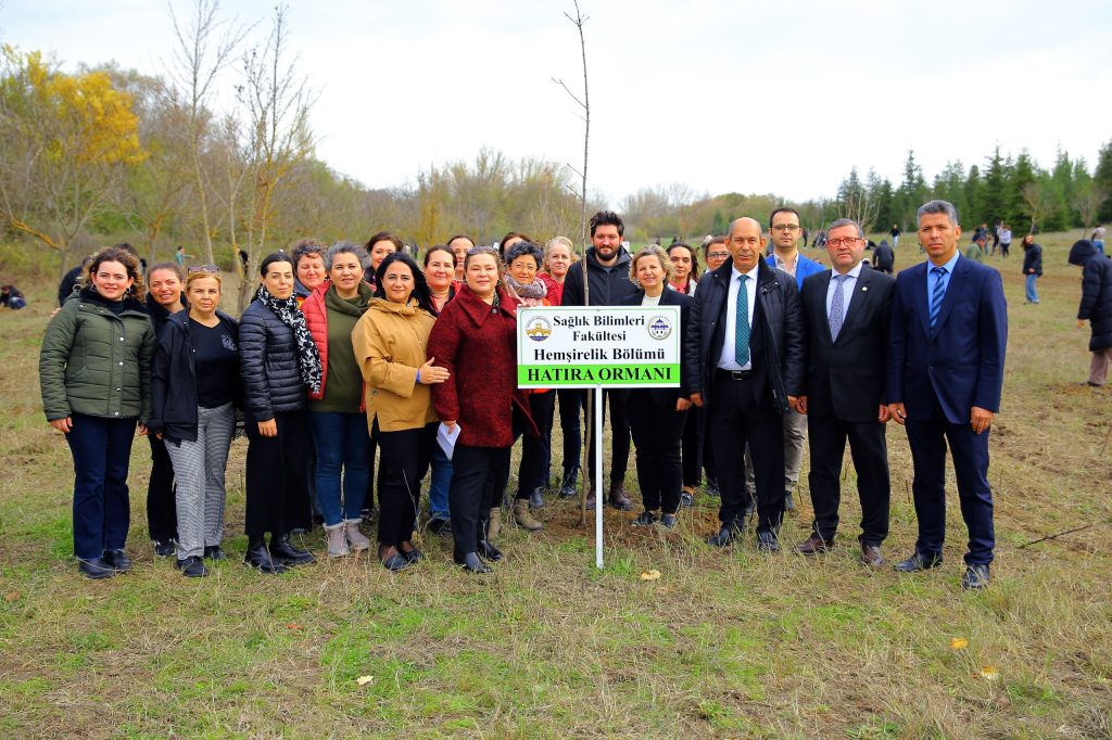 Hemşire adaylarından doğaya 200 fidan | Edirne Ahval Gazetesi WhatsApp Image 2025 11 18 at 13.50.05 | Edirne Ahval Gazetesi