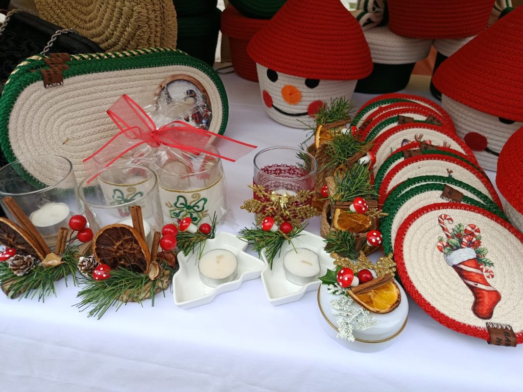 Kadınların el emeği ürünleri yeni yıla özel Saraçlar'da | Edirne Ahval Gazetesi WhatsApp Image 2025 12 22 at 15.42.21 | Edirne Ahval Gazetesi