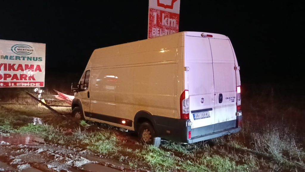 Yoğun yağışta kontrolden çıktı | Edirne Ahval Gazetesi WhatsApp Image 2026 01 29 at 22.59.31 | Edirne Ahval Gazetesi